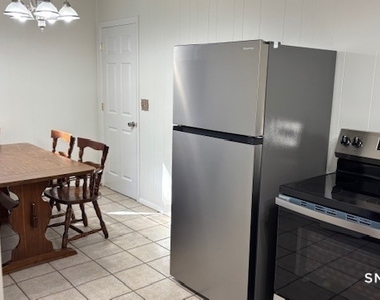 16 Yates Street - Photo Thumbnail 14