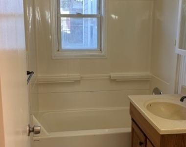 16 Yates Street - Photo Thumbnail 20