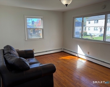16 Yates Street - Photo Thumbnail 9