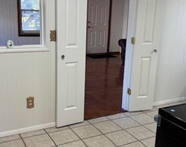 16 Yates Street - Photo Thumbnail 10