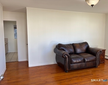 16 Yates Street - Photo Thumbnail 7