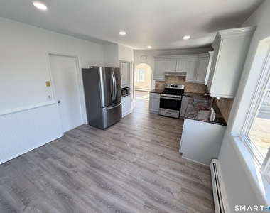 466 Hollister Street - Photo Thumbnail 6