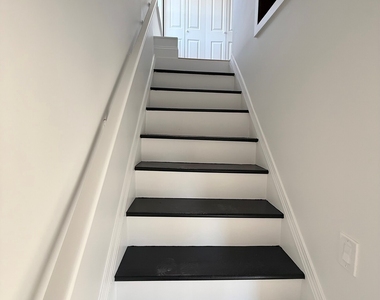 466 Hollister Street - Photo Thumbnail 16