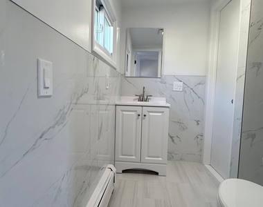 466 Hollister Street - Photo Thumbnail 13