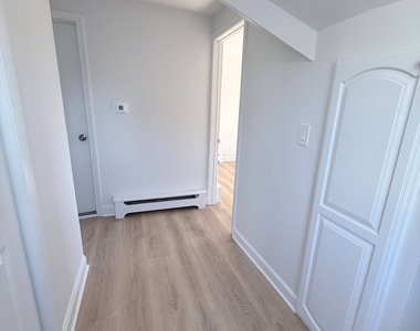 466 Hollister Street - Photo Thumbnail 17