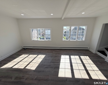 466 Hollister Street - Photo Thumbnail 2