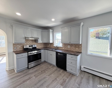 466 Hollister Street - Photo Thumbnail 5