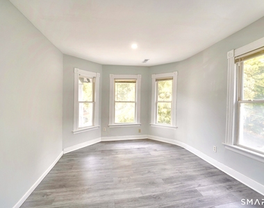 7 Ridgewood Street - Photo Thumbnail 3