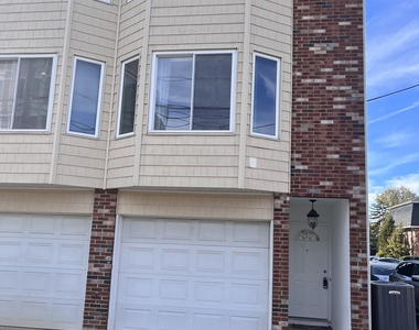 1611 Washington Boulevard - Photo Thumbnail 2