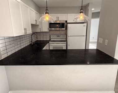 33 Pleasant Street - Photo Thumbnail 5