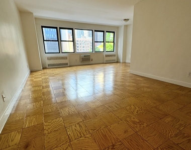 East 36th Street - Photo Thumbnail 5