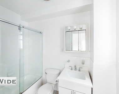 140 East 46th Street - Photo Thumbnail 3