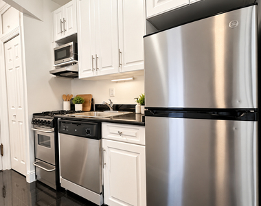 ### Bright Upper East Side 1BR | Elevator, Laundry & Dishwasher - Photo Thumbnail 3