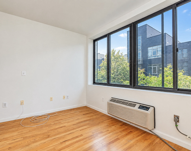 326 Melrose Street - Photo Thumbnail 5