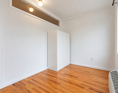 326 Melrose Street - Photo Thumbnail 6