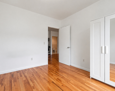326 Melrose Street - Photo Thumbnail 8