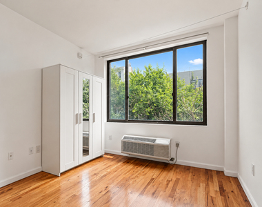 326 Melrose Street - Photo Thumbnail 7