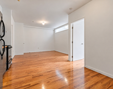 326 Melrose Street - Photo Thumbnail 4
