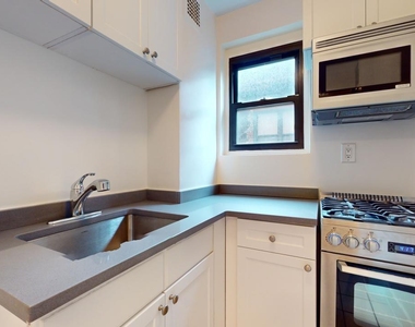 East 36th Street - Photo Thumbnail 3