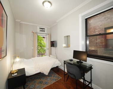 West 50th Street - Photo Thumbnail 2