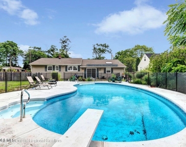 704 Carol Avenue - Photo Thumbnail 7