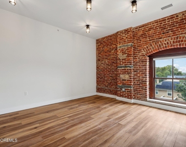 179 Chelsea Avenue - Photo Thumbnail 7