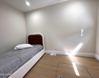70 Maryland Avenue - Photo Thumbnail 6