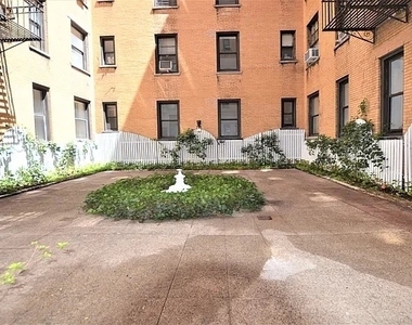 West 45 Street - Photo Thumbnail 6