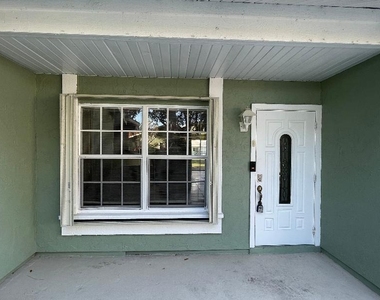 1317 Se Rivergreen Circle - Photo Thumbnail 2