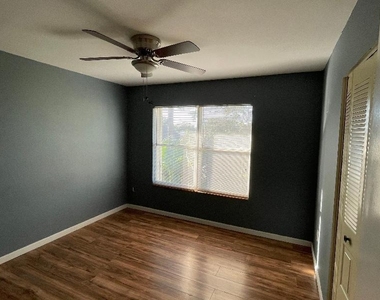 1317 Se Rivergreen Circle - Photo Thumbnail 7