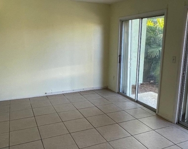 1317 Se Rivergreen Circle - Photo Thumbnail 4