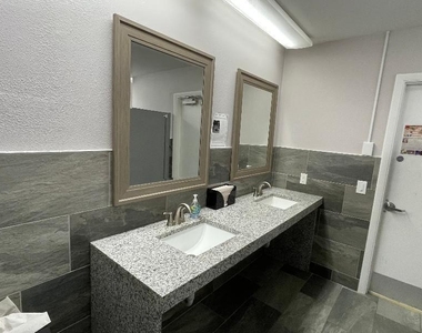 1317 Se Rivergreen Circle - Photo Thumbnail 23