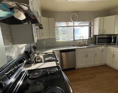 1317 Se Rivergreen Circle - Photo Thumbnail 21