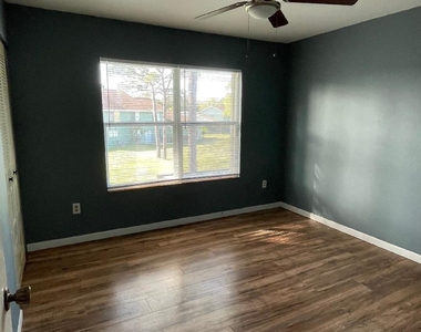 1317 Se Rivergreen Circle - Photo Thumbnail 9