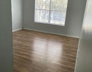 1317 Se Rivergreen Circle - Photo Thumbnail 8
