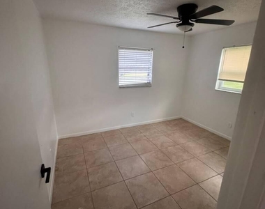 1102 Se Oriental Avenue - Photo Thumbnail 18