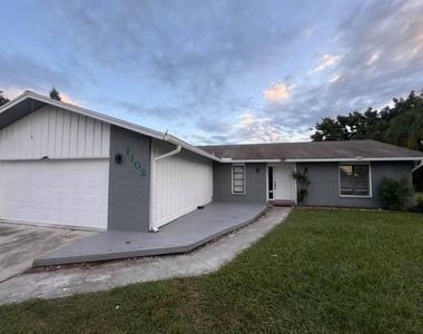1102 Se Oriental Avenue - Photo Thumbnail 1