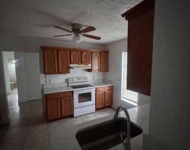 1102 Se Oriental Avenue - Photo Thumbnail 15