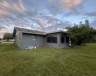 1102 Se Oriental Avenue - Photo Thumbnail 8