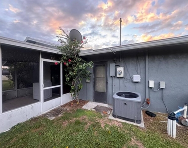 1102 Se Oriental Avenue - Photo Thumbnail 4