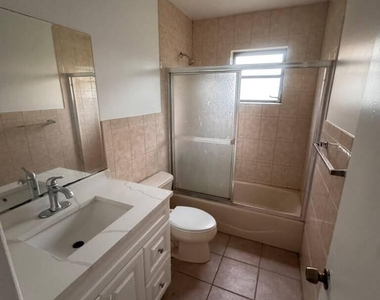 1102 Se Oriental Avenue - Photo Thumbnail 17