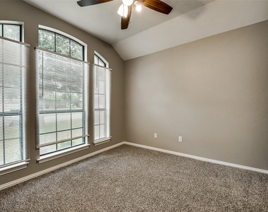 728 Nicole Drive - Photo Thumbnail 11