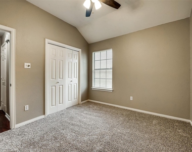 728 Nicole Drive - Photo Thumbnail 12