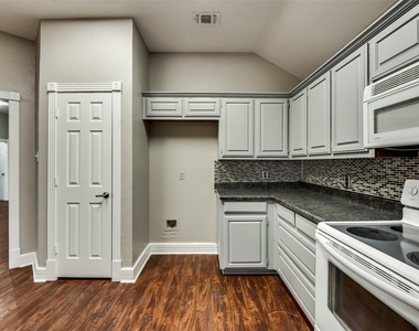 728 Nicole Drive - Photo Thumbnail 4