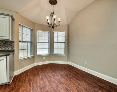 728 Nicole Drive - Photo Thumbnail 3