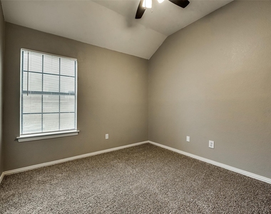 728 Nicole Drive - Photo Thumbnail 10