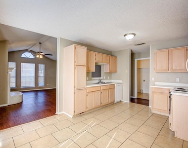 8108 Spruce Valley Drive - Photo Thumbnail 10