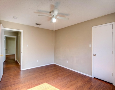 8108 Spruce Valley Drive - Photo Thumbnail 18