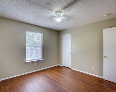 8108 Spruce Valley Drive - Photo Thumbnail 23