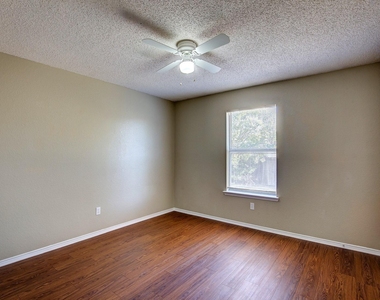 8108 Spruce Valley Drive - Photo Thumbnail 20